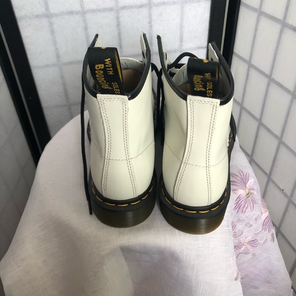 NWOT  dr martens white combat boots,  size 10 - Picture 2 of 6